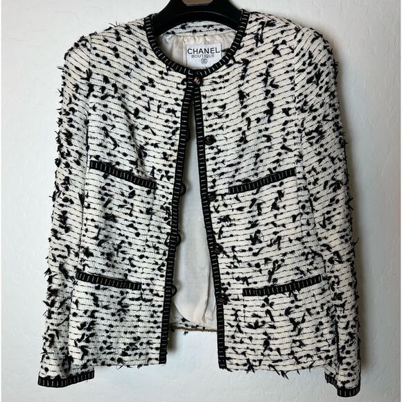 Chanel black and white Tweed 95 Cruise Karl Lagerfeld jacket Gold CC Buttons 40 - Picture 3 of 15